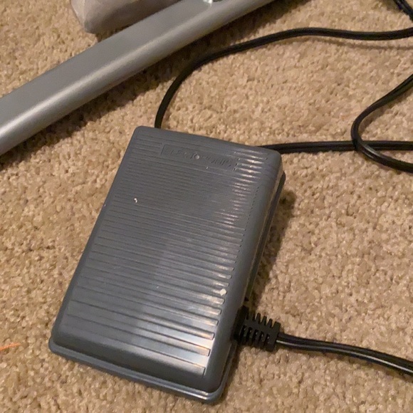 Singer sewing machine - Picture 13 of 13